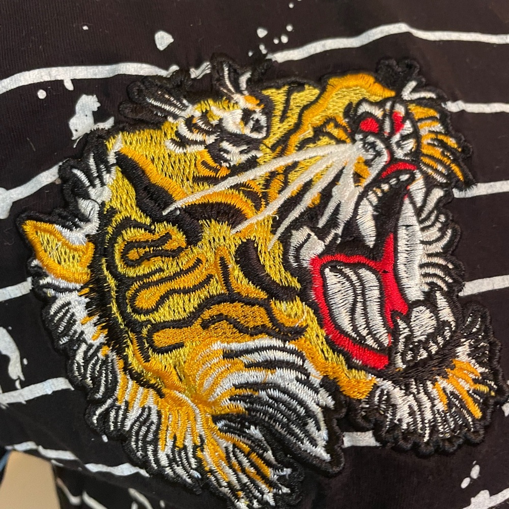 Like New Switch Remarkable Limited Edition Retro Razor Cut Tiger Patch Tee - Picture 2 of 13